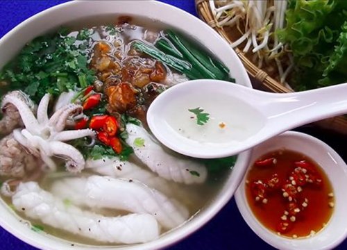 Món hủ tiếu mực cho bữa sáng ngon miệng