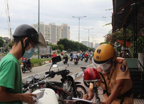 Ngày thứ 2 TP.HCM nới lỏng giãn cách: Nhiều người bị xử phạt vi phạm giao thông