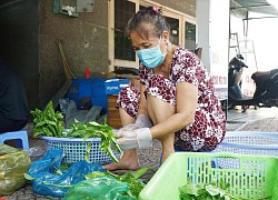 TP.HCM ngày đầu nới lỏng giãn cách: Tất bật dọn dẹp hàng quán chuẩn bị bán lại