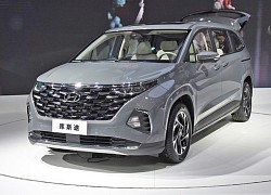 Trái với dự đoán, giá xe Hyundai Custo chỉ bằng một nửa so với KIA Sedona