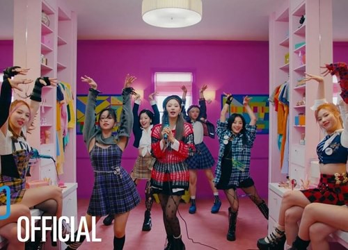 TWICE bùng nổ visual nhưng hát tiếng Anh như tiếng Hàn trong MV mới, netizen ngán ngẩm vì động thái vắt kiệt sức "gà nhà" của JYP