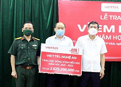 Viettel Nghệ An tặng hơn 2,6 tỷ đồng cho quỹ học bổng "Vì em hiếu học"