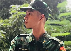 Anh lính chơi đàn giữa bệnh viện: 'Ai cũng mệt, mình đàn cho mọi người thư giãn'