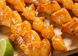 Cảnh "xử lý" bộ phận ngon nhất trên 1 con gà khiến dân mạng tranh cãi: Người thích mê, kẻ lại sợ "chạy mất dép"
