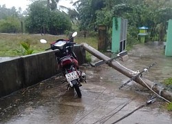 Clip: Lốc xoáy cao cả trăm mét cuốn văng tôn lên trời ở Đà Nẵng, cảnh trực tiếp người dân quay lại khiến tất cả kinh hoàng