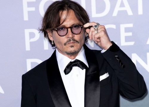 Johnny Depp bị chế nhạo diễn lố