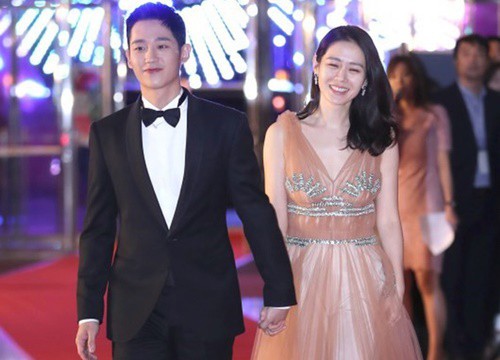 Nào phải Hyun Bin, đây mới là nam thần mà Son Ye Jin cưng hết mực: Công khai tình tứ ở họp báo, cảnh nóng quá trời luôn!