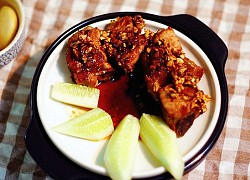 Sườn chiên mắm tỏi vừa lạ mà vừa quen