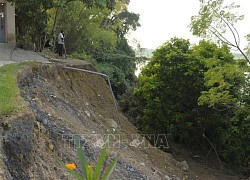 Hà Nội: Tiếp tục sạt lở bờ đê hữu Hồng