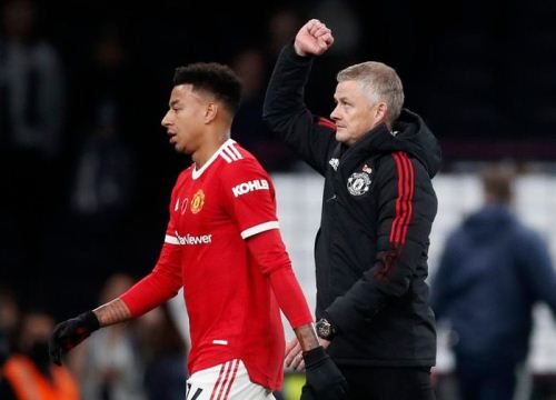 Hệ thống ba trung vệ sẽ giải cứu MU và Solskjaer?