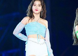 Jisoo bị chê eo thô kém đẹp nhưng lại có 1 điểm bù lại giúp &#8216;cân&#8217; hết các loại trang phục gợi cảm