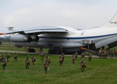 Báo Mỹ: Nga đưa quân, vũ khí tới gần biên giới Ukraine