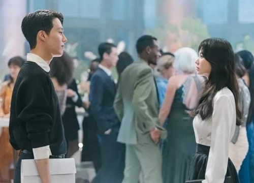 Phim mới chưa lên sóng, Song Hye Kyo đã khiến netizen ngỡ ngàng vì loạt trang phục tới 1 tỷ đồng