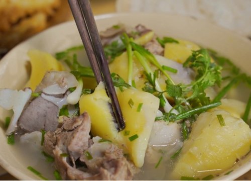 Sầu riêng nấu canh sườn non và chiên bột