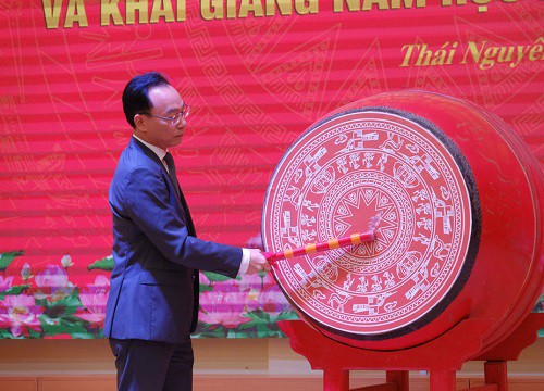 Trường Đại học Sư phạm Thái Nguyên đón nhận Huân chương Lao động hạng Nhất