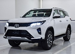 Toyota Fortuner, Honda CR-V, Hyundai Santa Fe đang giảm giá