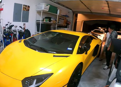 Chán Toyota Camry, Khoa Pug mượn Lamborghini Aventador SV của Johnny Đặng để 'tập lái siêu xe'