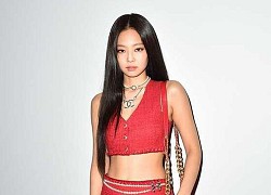 Jennie và Jisoo (BLACKPINK) dự Paris Fashion Week: Ảnh 'team qua đường' chụp lung linh, ảnh chính thức thì bị 'dìm' tơi tả