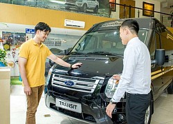 Khách hàng vay mua xe Ford Transit Luxury được miễn lãi suất 12 tháng