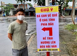 Làm biển chỉ đường cho người dân hồi hương