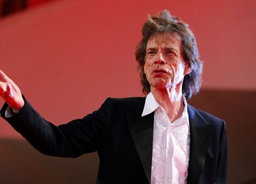 Mick Jagger (Rolling Stone) đến "chill" ở quán bia bình dân và cái kết...