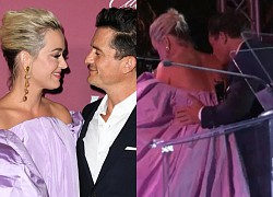 Orlando Bloom chỉnh váy cho Katy Perry