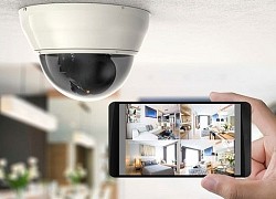 Thấy camera an ninh trong lớp tối đen tưởng hư, thầy giáo xem lại mới phát hiện hành động "tày đình" của học trò