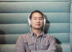 8 podcast tiếng Anh hay cho người làm việc tại gia