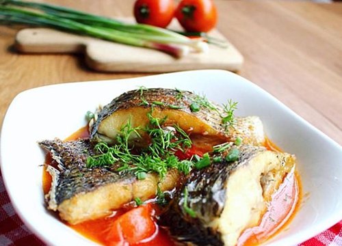 Cá rô phi kho với thịt ba chỉ sả ớt, kho cà chua, kho dưa chua