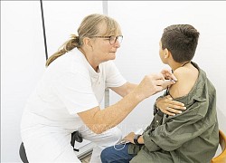 COVID-19 tới 6h sáng 8/10: Mỹ đứng đầu về ca mắc mới; Hai nước dừng tiêm vaccine Moderna cho thanh niên