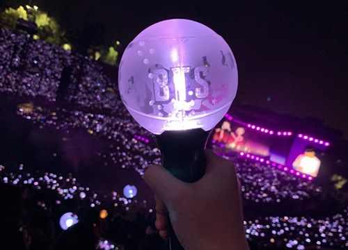 Đừng Gọi Lightstick Của Bts Là “Army Bomb” Nếu Bạn Không Muốn Bị Cục An  Ninh Vận Tải Mỹ “Vịn” Lại - Nhạc Quốc Tế - Việt Giải Trí