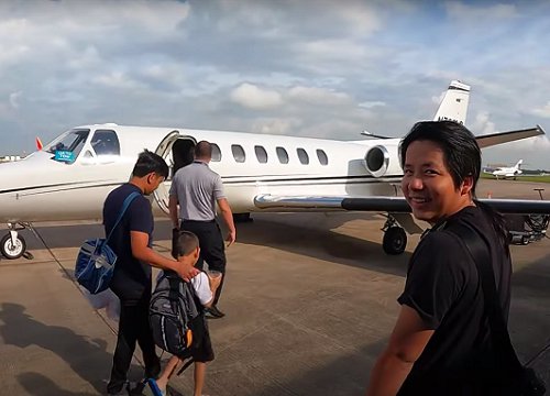 Khoa Pug choáng khi Vương Phạm thuê máy bay phản lực riêng, giá hơn 250  triệu/giờ để đi chơi - Netizen - Việt Giải Trí