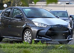 Mazda2 2023 lộ diện "dưới lốt" Toyota Yaris