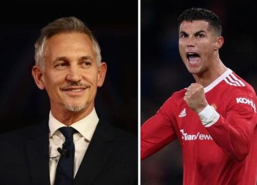 Sốc: Man United ký hợp đồng với Ronaldo trong sân vườn