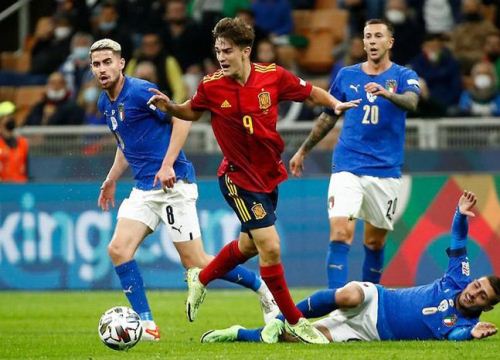 Tây Ban Nha cắt đứt kỷ lục của Ý và cảnh báo Azzurri