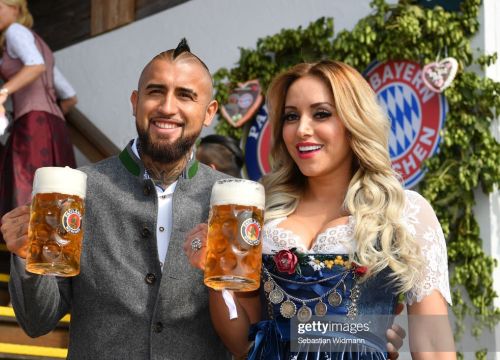 Arturo Vidal bất ngờ tái hợp vợ cũ