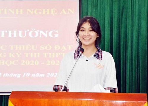 Ban Dân tộc Nghệ An trao thưởng cho học sinh các huyện Con Cuông, Tương Dương