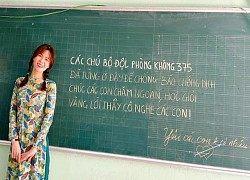 Bất ngờ với dòng chữ đáng yêu của chú bộ đội trên bảng lớp học mùa dịch