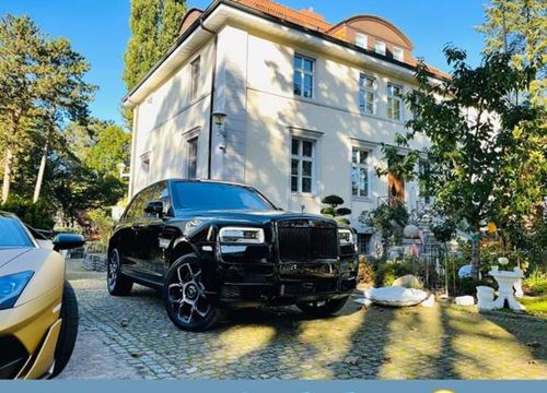 Đón sinh nhật xa nhà, đại gia Sài Gòn tậu luôn Rolls-Royce Cullinan Black Badge tại Đức để trải nghiệm dù đã sở hữu bộ đôi Lamborghini