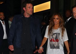 Jennifer Lopez tái xuất gầy gò bên bạn trai Ben Affleck trên phố