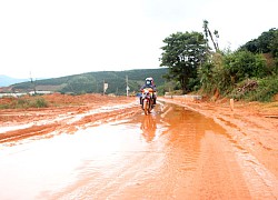 Lâm Đồng: Hiểm họa sạt lở bên đường Trường Sơn Đông