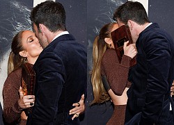 J.Lo và Ben Affleck hôn đắm đuối trên thảm đỏ