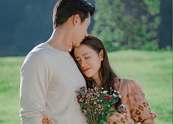 Son Ye Jin - Hyun Bin bị bắt quả tang tranh thủ ôm ấp khi xem lại cảnh hôn của chính mình, mê nhau đến thế cơ mà!