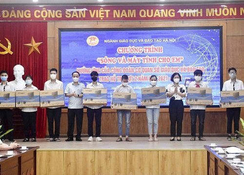 Thắp sáng khát khao học tập với "Sóng và máy tính cho em"