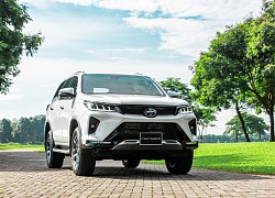 Ưu đãi lớn khách mua Fortuner Legender tháng 10