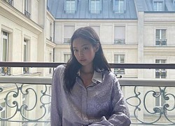 'Xả ảnh' sau Paris Fashion Week, Jennie khoe sắc vóc nuột nà với áo oversize