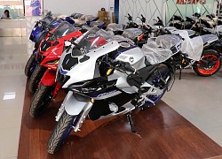 Ảnh thực tế Yamaha YZF-R15 2021 vừa về đại lý: Bề thế như phân khối lớn, hiện đại hơn hẳn Honda CBR150R