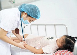 Bé gái 9 tuổi nguy kịch vì sốt xuất huyết, em trai cũng mắc bệnh