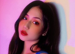 Nữ tướng Natalya bản "fake" làm video mukbang, fan chỉ chú ý vào đôi vai trần trắng nõn