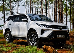 Hyundai Santa Fe bán gấp 3 lần Toyota Fortuner trong tháng 9